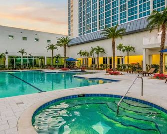 King Suite City and Water Views - Fort Myers - Piscina