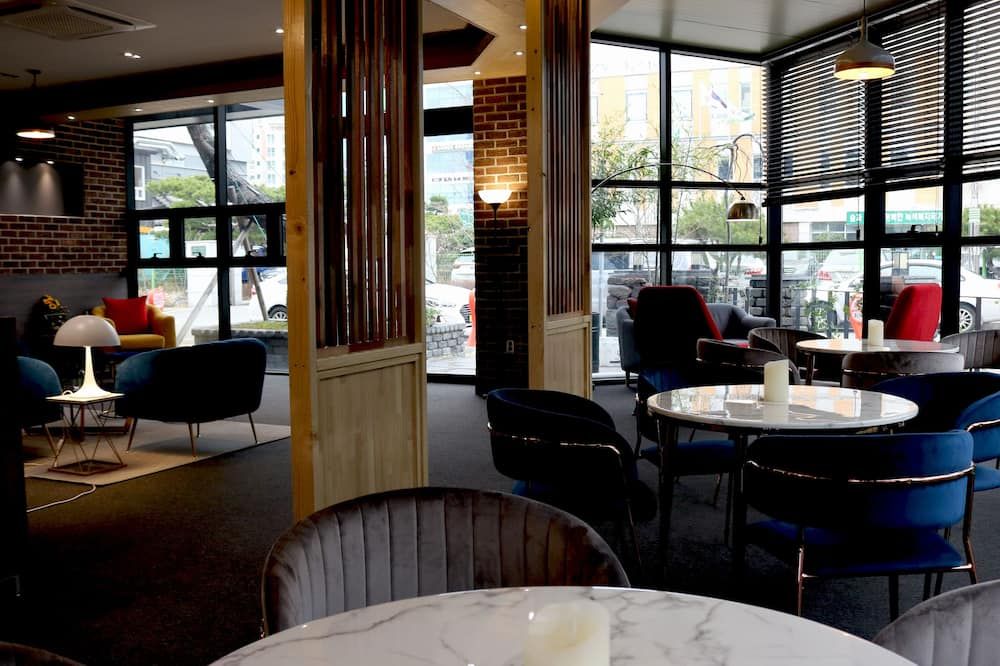 بنيكيا يانجسان هوتل