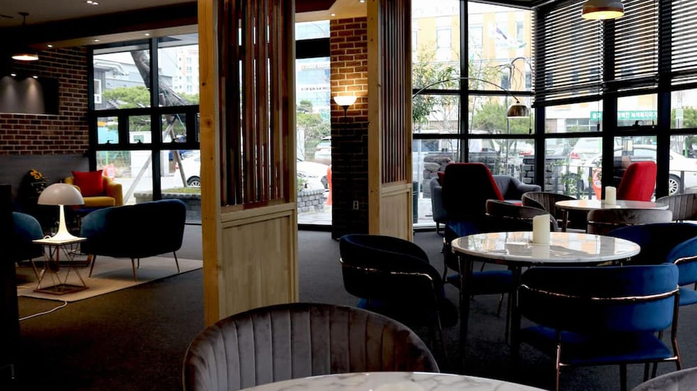 بنيكيا يانجسان هوتل