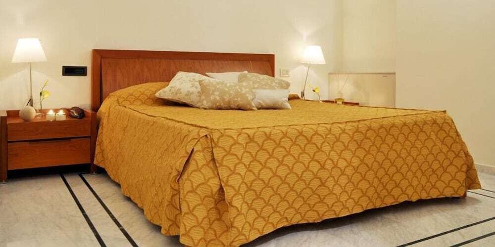 هوتل ميتروبول - سينيغاليا - غرفة نوم