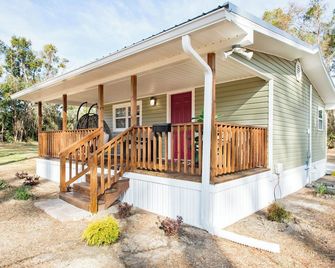 The Cozy Cottage - Waycross