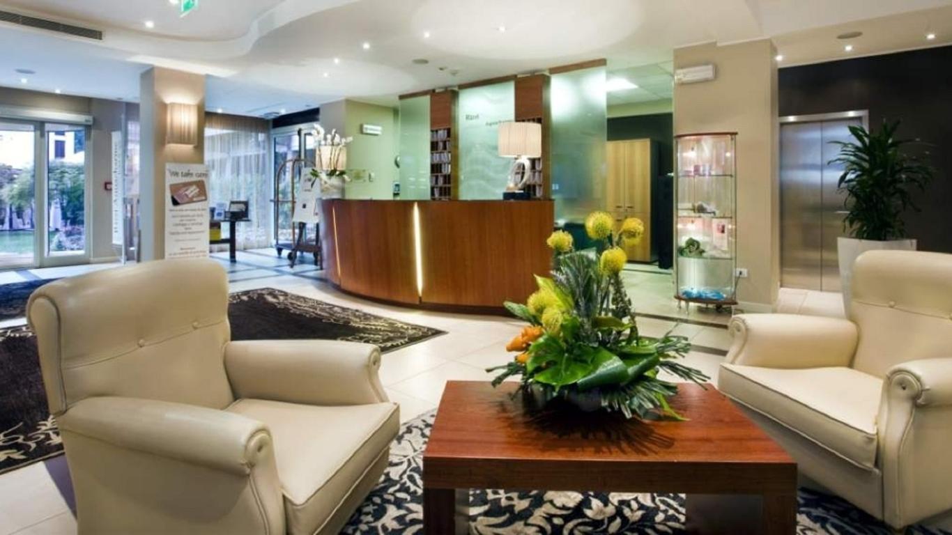 ريزي أكواشارم هوتل آند سبا