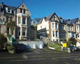 Strathmore Guest House - Ilfracombe - Building