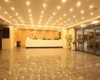 Greentree Inn Express Liaocheng Guan County Wuxun Road Xinrui - Liaocheng - Front desk