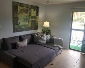 Escape With Everything in your Favor - فورت ميرس - غرفة معيشة