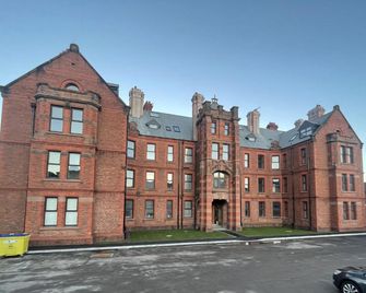 Gibson Manor Apartments - Wallasey - Building