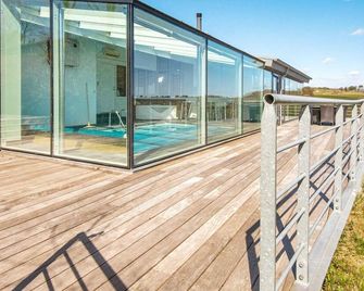 스리-베드룸 홀리데이 홈 인 크네벨 23 - 크네벨 - 수영장