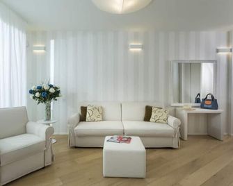 Embassy Aparthotel - Rimini - Huiskamer