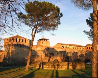 Le due Corti Centro Storico - Autodromo - Imola - Bangunan