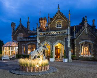 Oakley Court - Windsor - Building