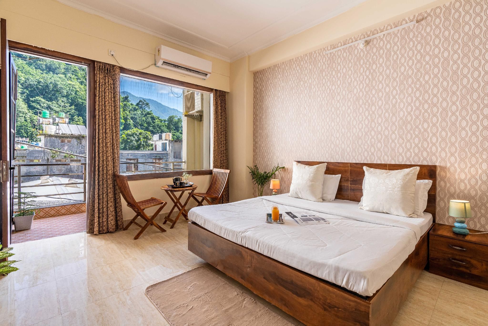 Homlee -Jumbo Lux Flat w hills, Kitchen & parking - Rishikesh - Chambre