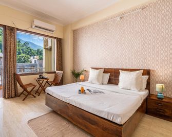 Homlee -Jumbo Lux Flat w hills, Kitchen & parking - Rishikesh - Chambre