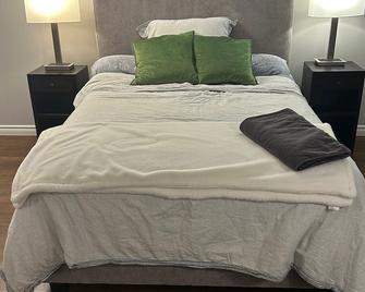 Home away from Home - Halton Hills - Bedroom