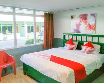 OYO 3098 Hotel Sahabat Baru - Singkawang - Habitación