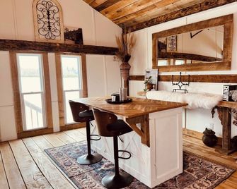 Luxury Hayloft retreat close to Turkey Point and Port Dover - Simcoe - Comedor