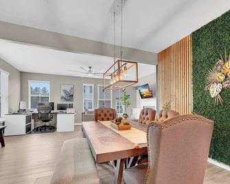 Modern 2br Townhome | King Beds | Near Mall Ga - Buford - Eetruimte