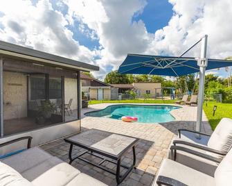 Private Heated Pool Oasis Near Sawgrass Mall - North Lauderdale - Pool