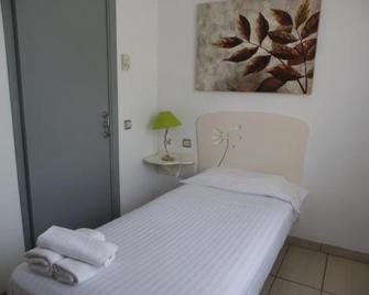 Hostal Sierra - San Sebastián de los Reyes - Schlafzimmer