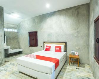 Bumi Aditya Hotel - Senggigi - Bedroom