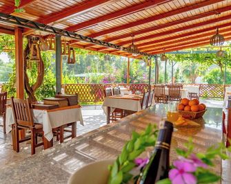 St. Nicholas Pension - Gelemiş - Restaurante