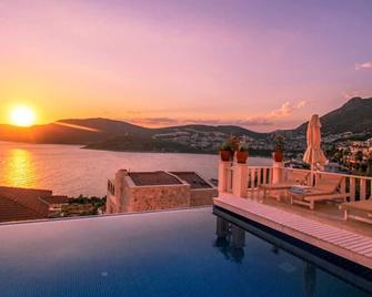 Lux Ketchy Villa , Heatable Infinity pool , Wifi , Sunset in Kalkan - Kalkan - Pool