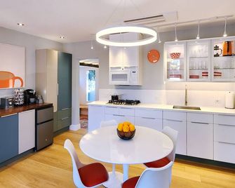 Stylish Suite Near Downtown & Convention Center - San Diego - Kitchen