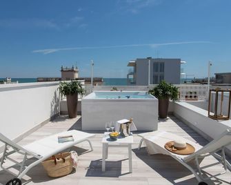 Hotel Greif - יסולו - מרפסת