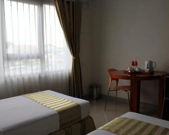 Hotel Grand Karawang Indah - Karawang - Habitación
