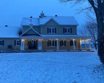 Large Campaign house - Mirabel - Heated pool - Lachute - Building