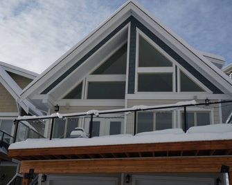 Fantastic, Lake View, Family Friendly, 3 Bdrm Cottage, Just Steps To The Water - Fintry - Building