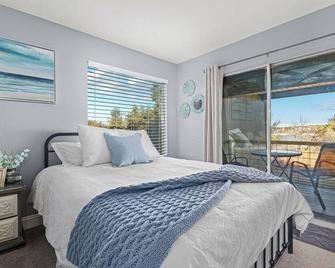 Cozy Waterfront/Amazing Views/'Paradise Point' in Point Venture! - Lakeway - Bedroom