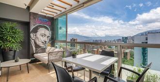 Novelty Suites Hotel - Medellín - Balkong