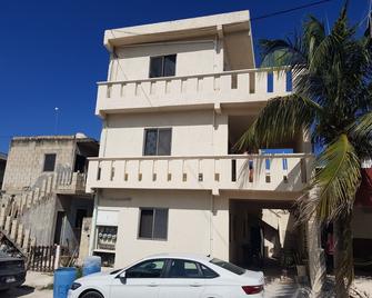 Hostal El Padrino - Akumal - Building