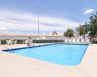 Motel 6 Albuquerque Midtown - Albuquerque - Svømmebasseng