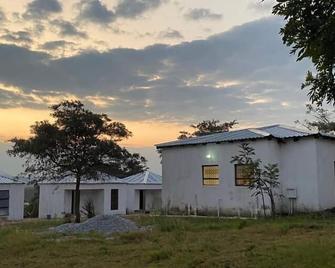 Khutsong Lodge - Acornhoek - Edificio
