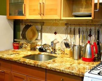 Choose To Be Happy at Seymour # 9 and #16 - Studio Apartments - Kingston - Kitchen