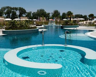 Marina Azzurra Resort - Lignano - Pool