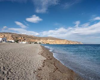 Apartment 'Maravillosa Cala' with Sea View, Shared Pool and Wi-Fi - Calahonda - Playa