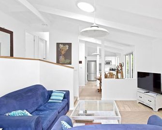 Hidden Oasis Pet Friendly In Anna Bay - Anna Bay - Sala de estar