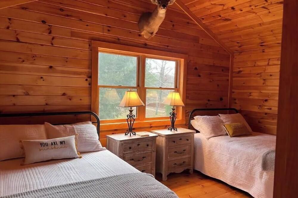 Elk/trout/hunting/star gazing 4 bdrm, 2 bath cabin