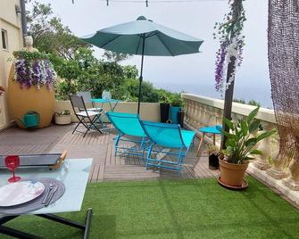 Crystal clear water for an exceptional stay, Le Levant - Hyerès - Patio