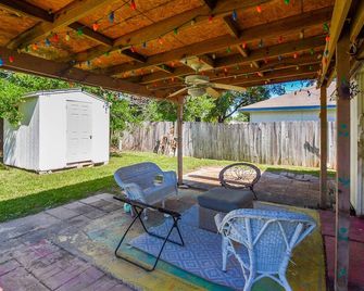 10 Minutes from IAH and Mall, Newly Rehabbed - Humble - Patio