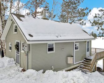 Knife Edge Escape - Cozy Lakeside Cottage Getaway with Views of Mt. Katahdin - Millinocket - Building
