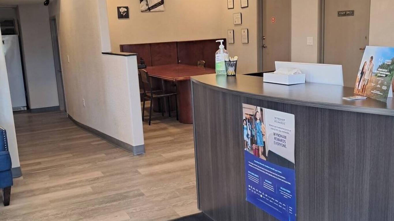 Days Inn by Wyndham Safford, AZ