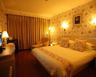 Overseas Chinese International Hotel - Qingdao - Bedroom