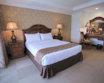 Villa Caceres Hotel - Naga City - Bedroom