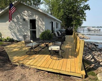 Lake Sallie Cabin Sandy Beach Spectacular Sunsets - Detroit Lakes - Patio