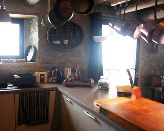 Spacious Mountain Barn, Beautifully Restored, Stunning Views - Campan - Cocina