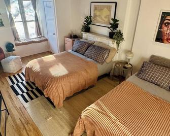 Spacious Bushwick Bedroom - Very close to Subways & to Manhattan, Pet-Friendly! - Brooklyn