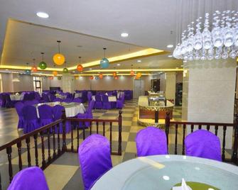 Deli Holiday Hotel - Baishan - Restaurant